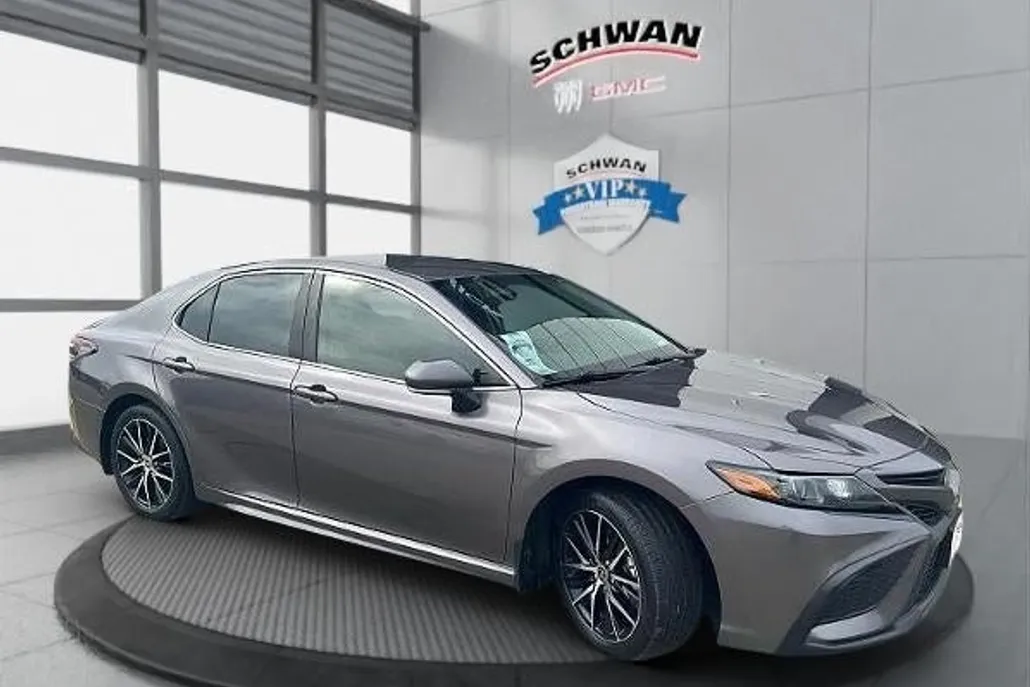 2022 Toyota Camry SE photo 1