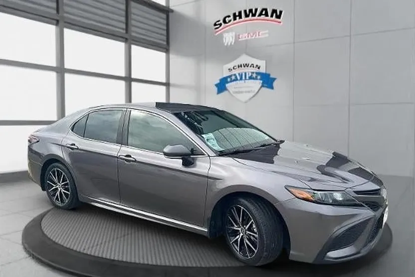 2022 Toyota Camry SE photo 1