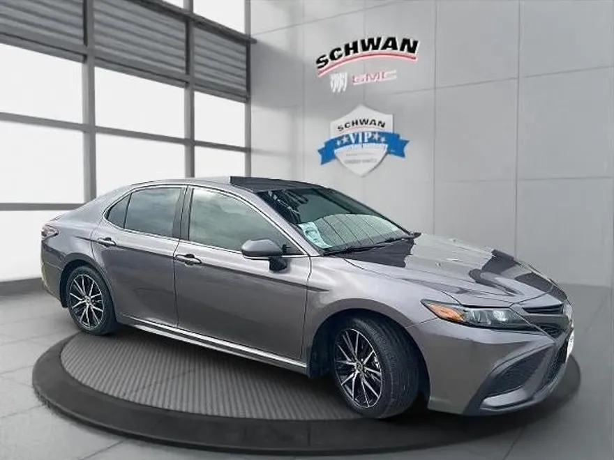 2022 Toyota Camry SE photo 1