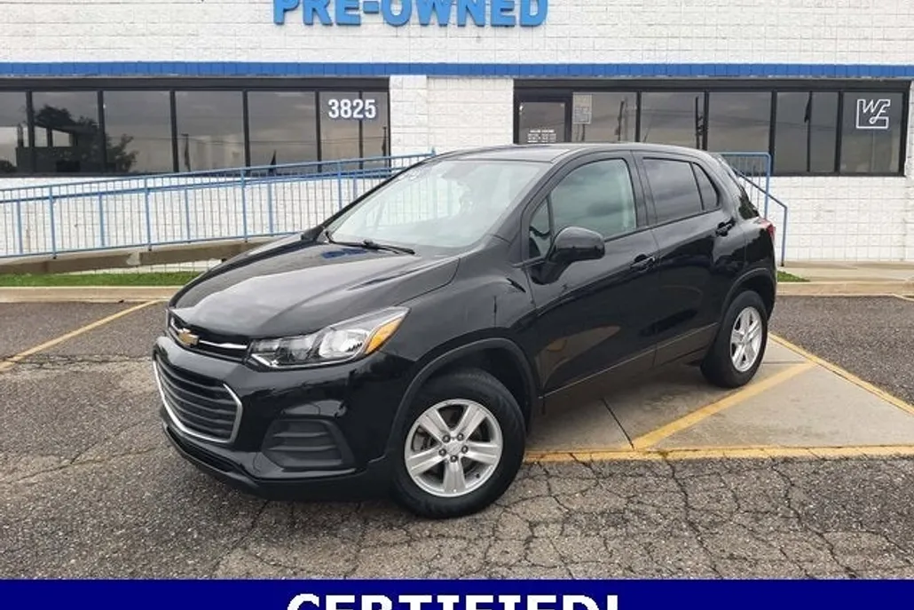 2022 Chevrolet Trax LS photo 1