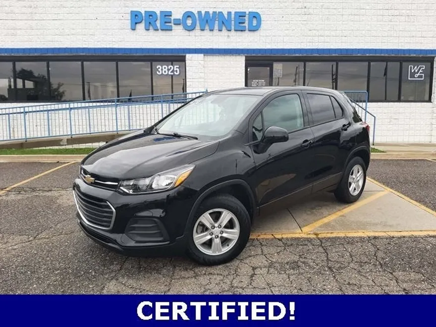 2022 Chevrolet Trax LS photo 1