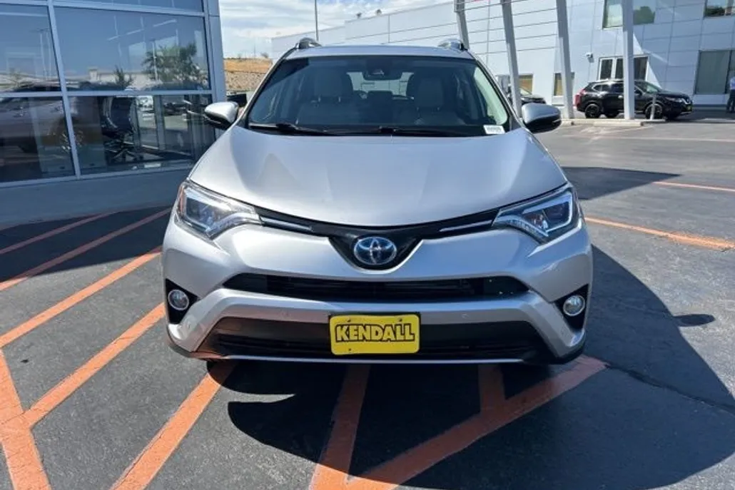 2017 Toyota RAV4 Hybrid Limited photo 1