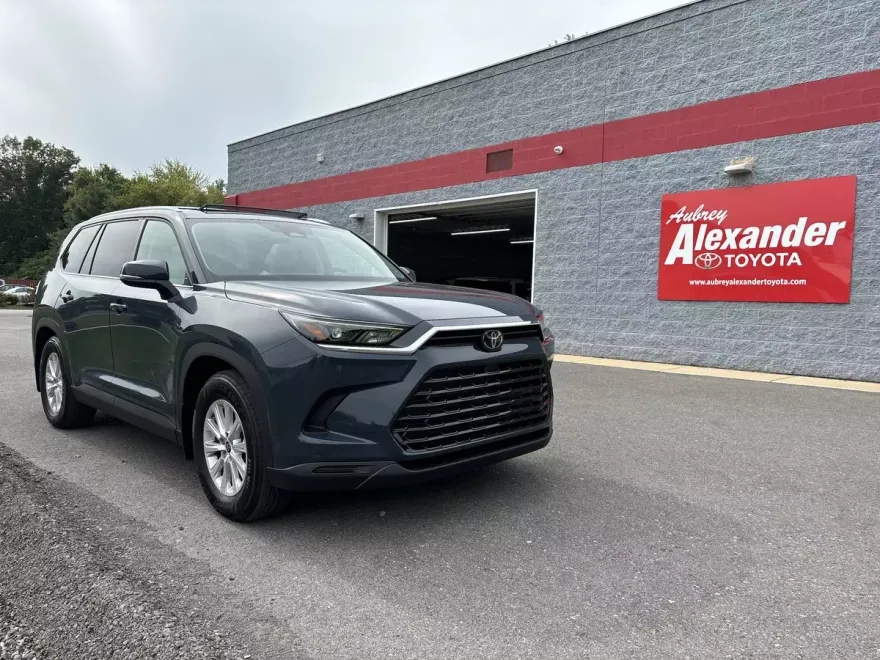 2025 Toyota Grand Highlander XLE photo 1