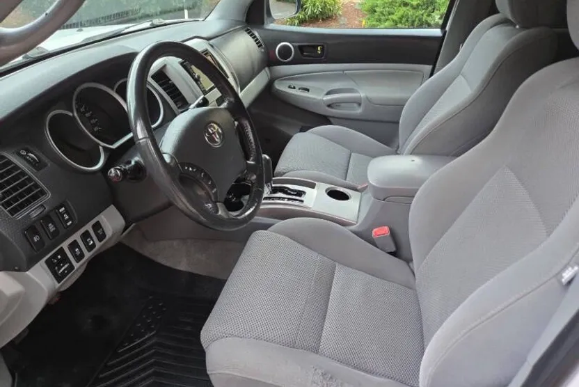 2010 Toyota Tacoma V6 photo 1