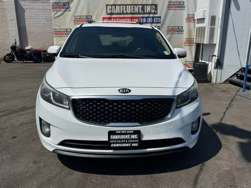 2017 Kia Sedona EX photo 1