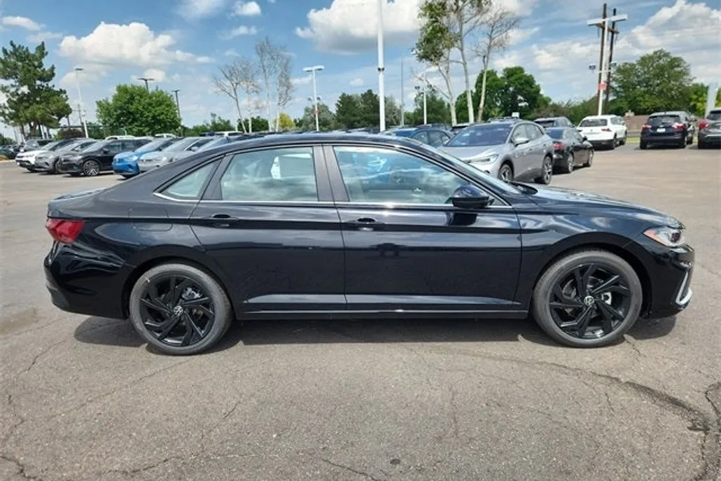 2025 Volkswagen Jetta 1.5T SE photo 1