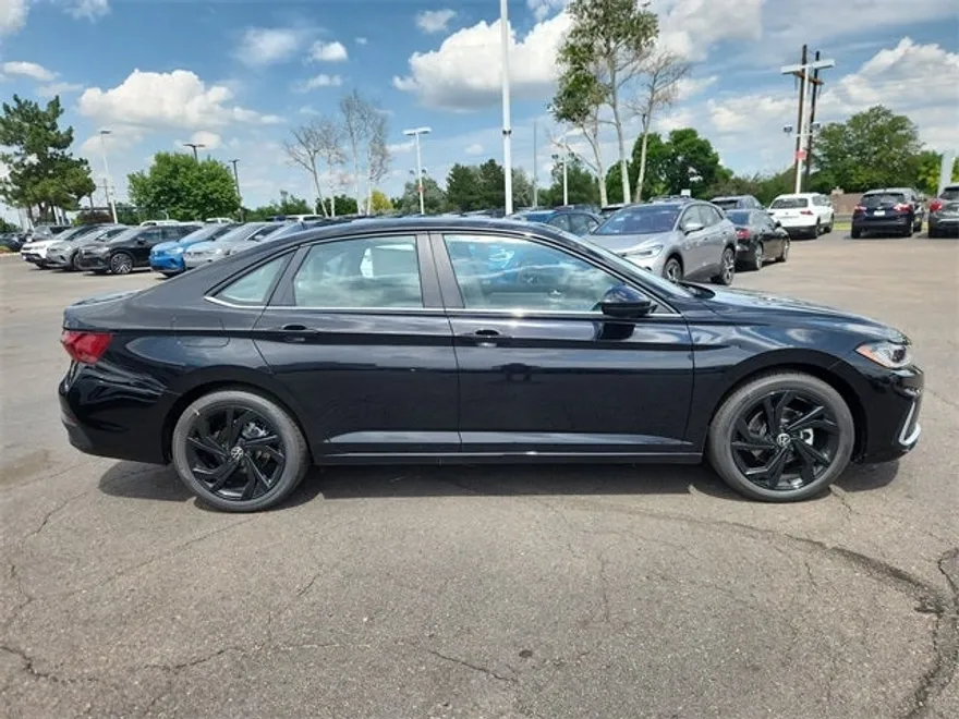 2025 Volkswagen Jetta 1.5T SE photo 1