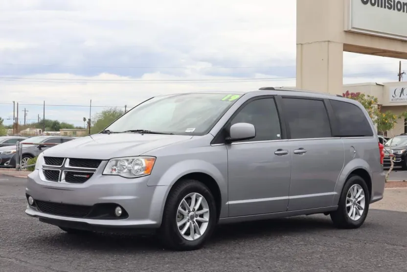 2019 Dodge Grand Caravan SXT photo 1