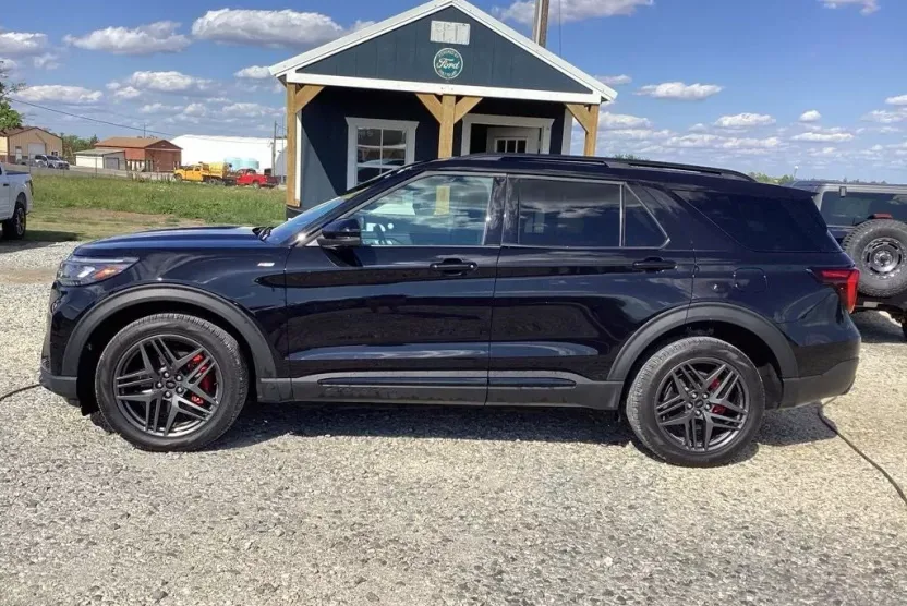 2025 Ford Explorer ST photo 1