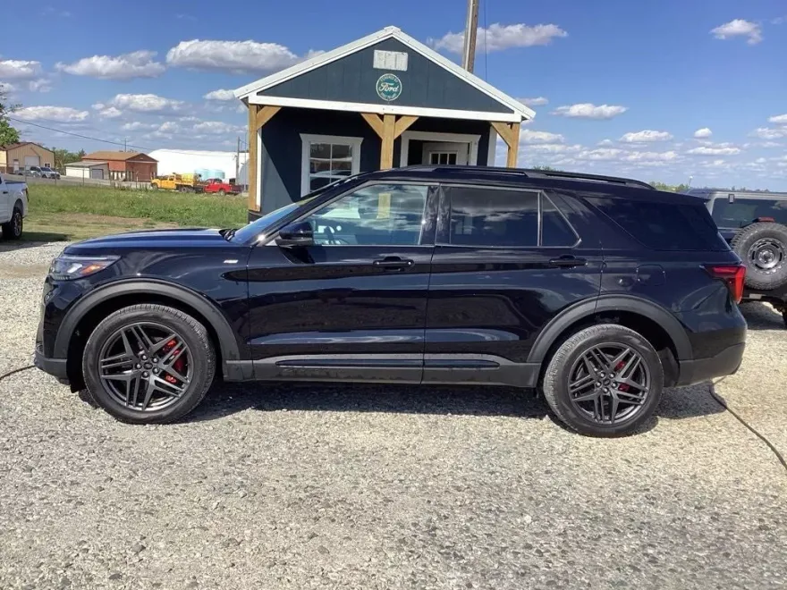 2025 Ford Explorer ST photo 1