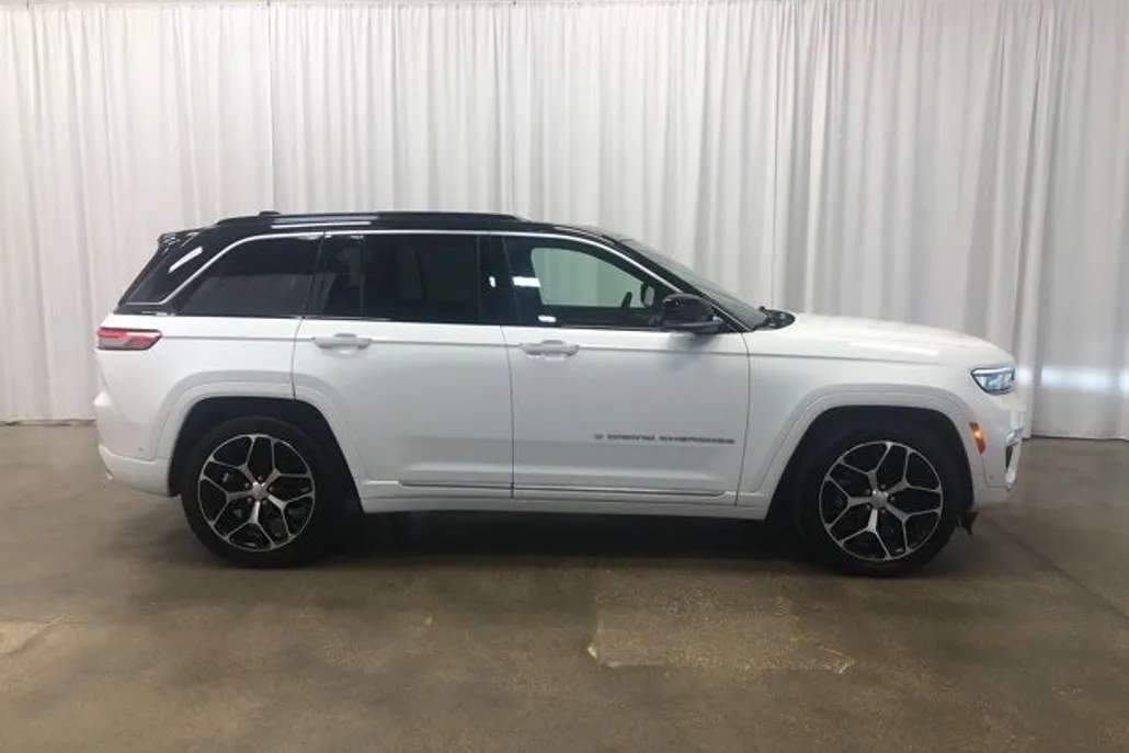 2024 Jeep Grand Cherokee Summit photo 1