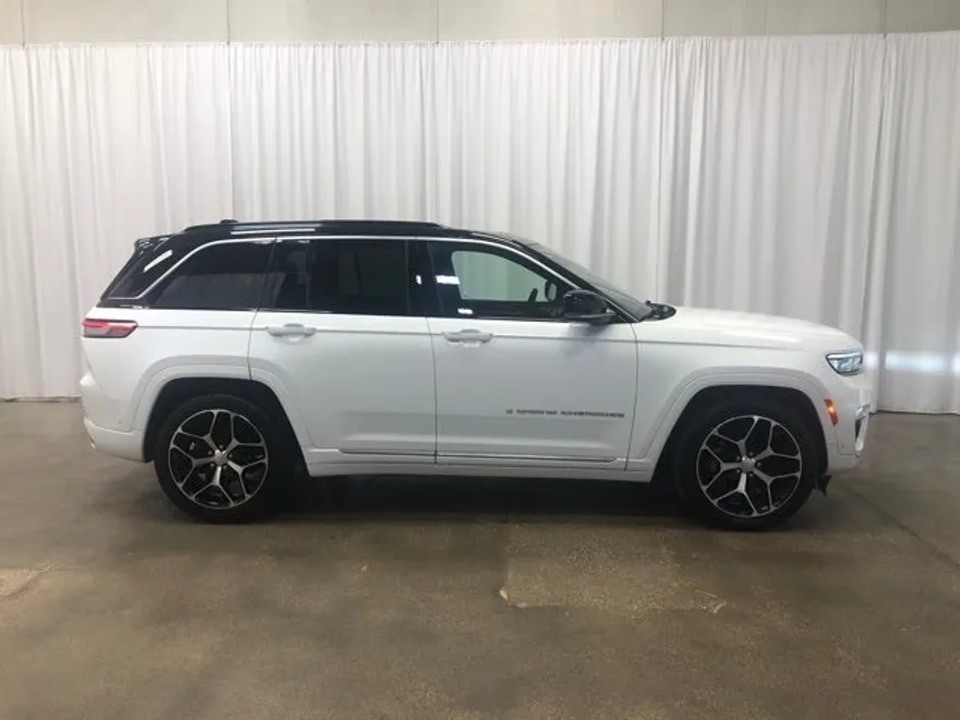 2024 Jeep Grand Cherokee Summit photo 1