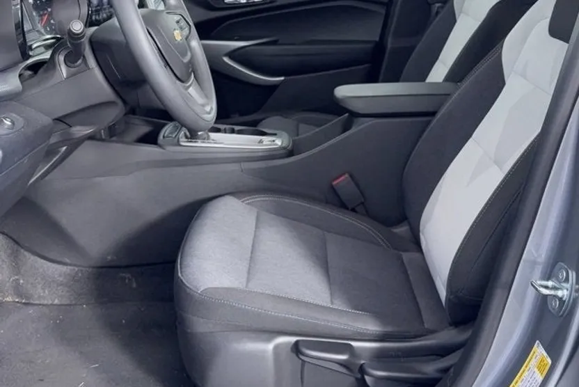 2024 Chevrolet Trax LS photo 1
