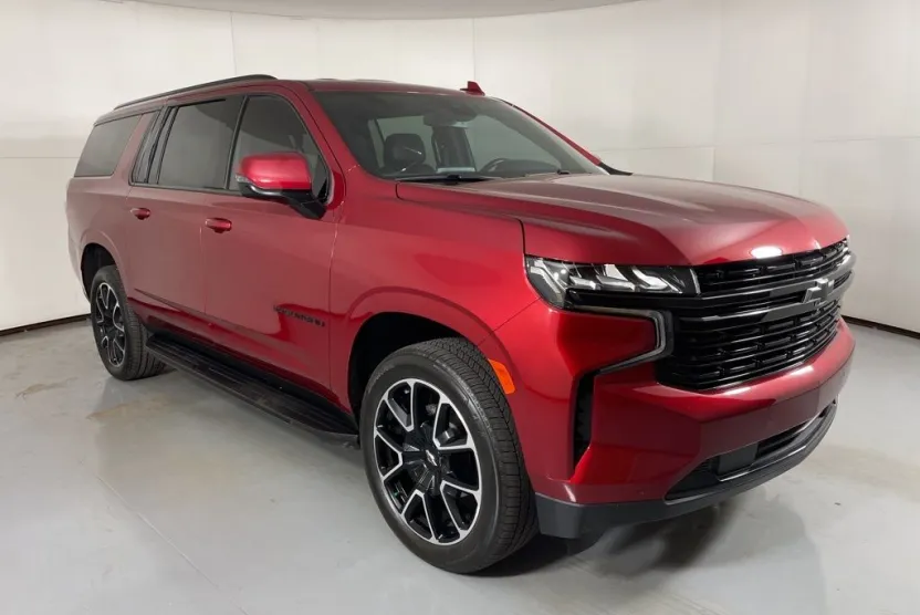 2024 Chevrolet Suburban RST photo 1