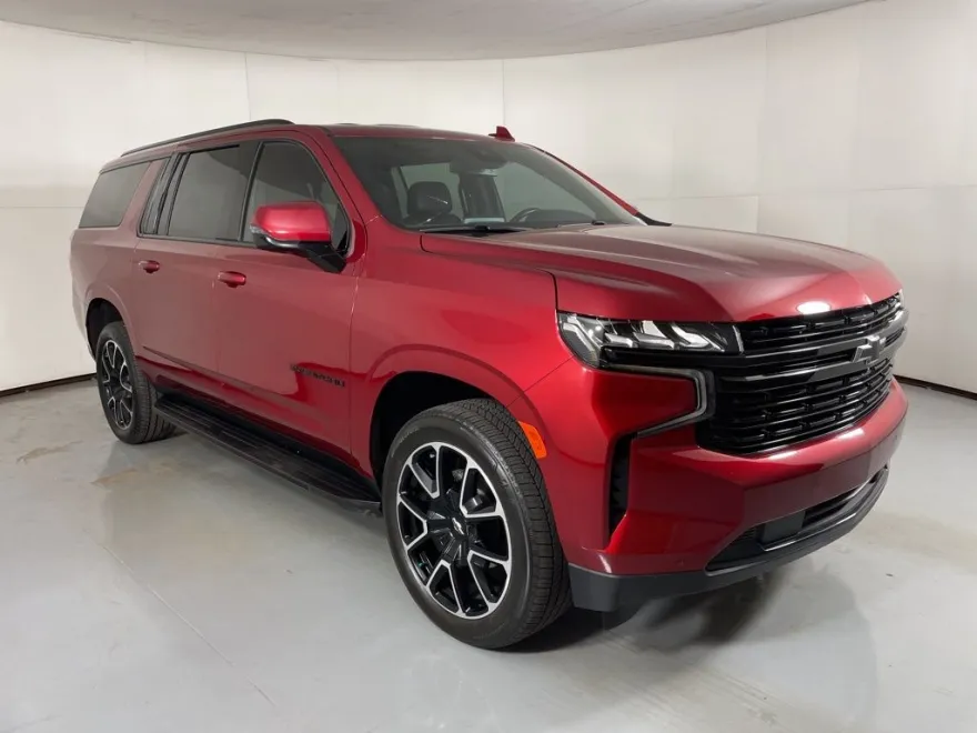 2024 Chevrolet Suburban RST photo 1