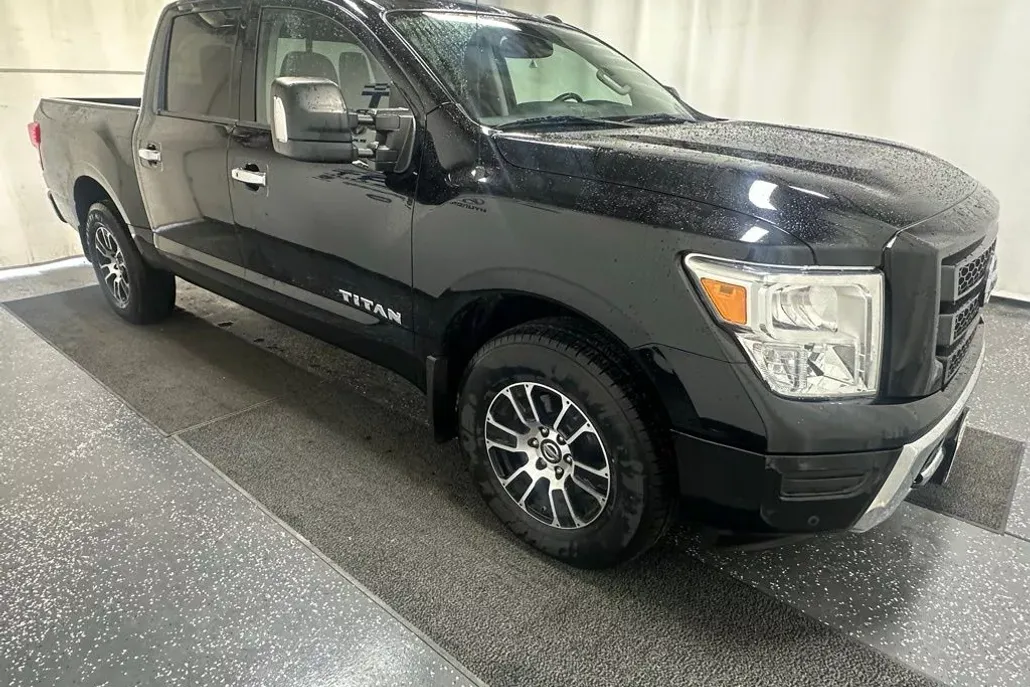 2021 Nissan Titan SV photo 1