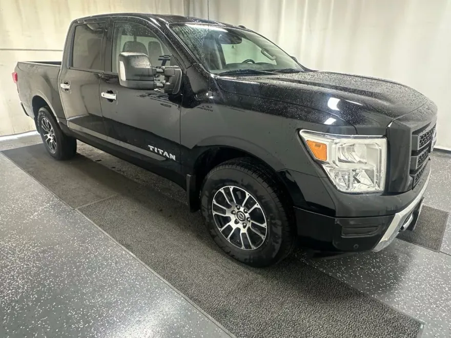 2021 Nissan Titan SV photo 1