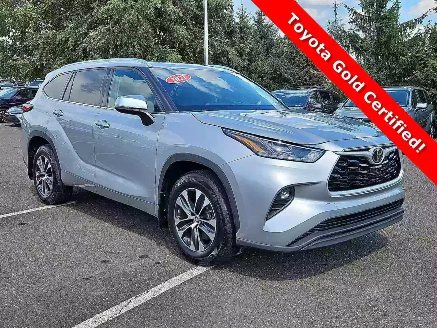 2021 Toyota Highlander XLE photo 1