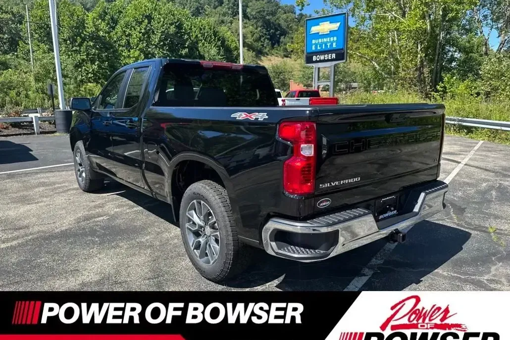 2026 Chevrolet Silverado 1500 LT photo 1