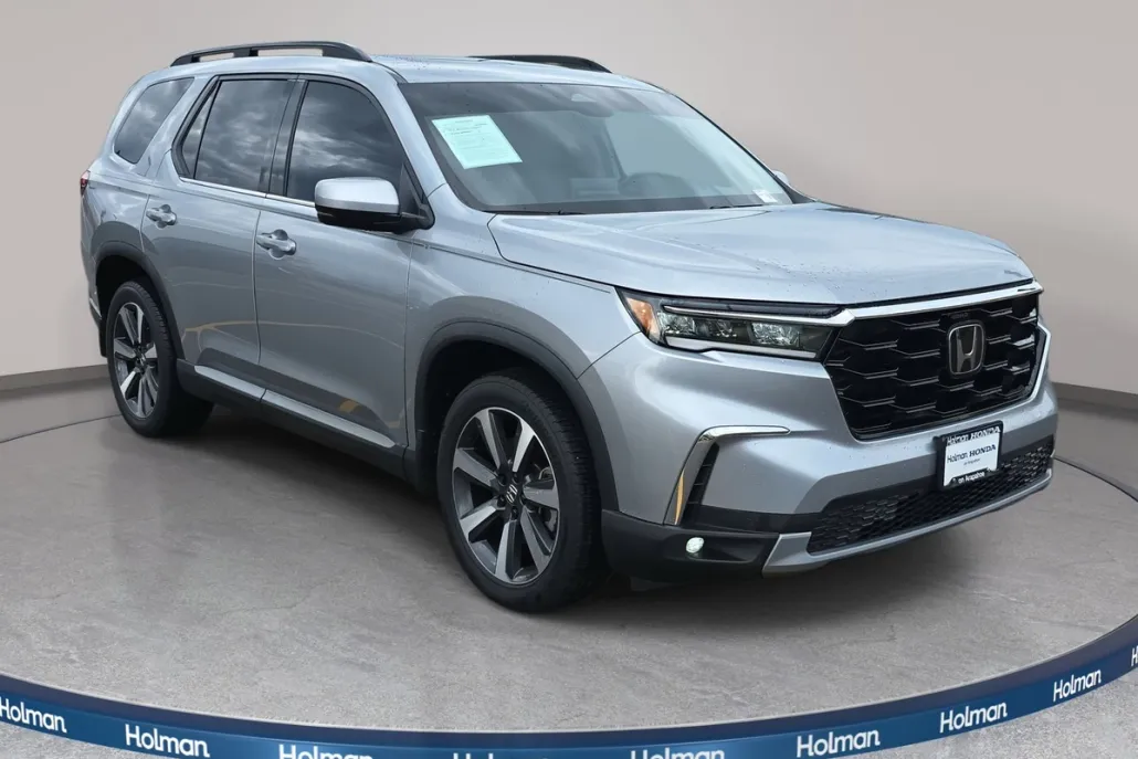 2023 Honda Pilot Touring photo 1