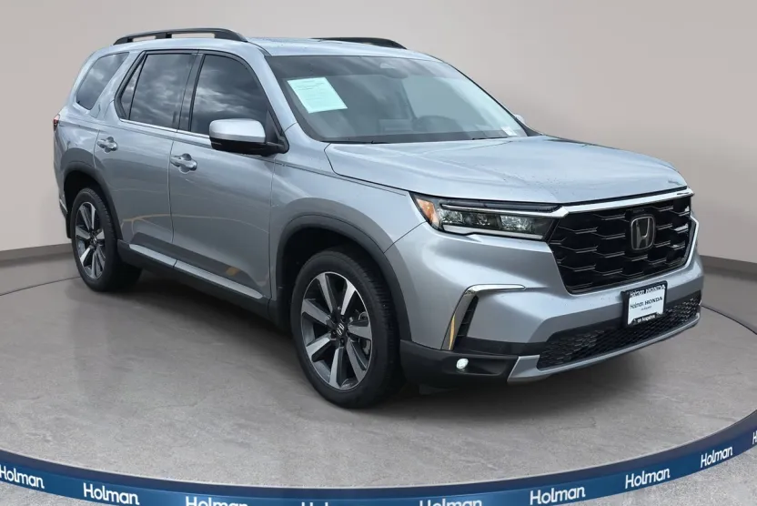 2023 Honda Pilot Touring photo 1