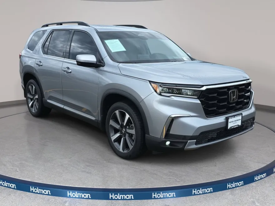 2023 Honda Pilot Touring photo 1