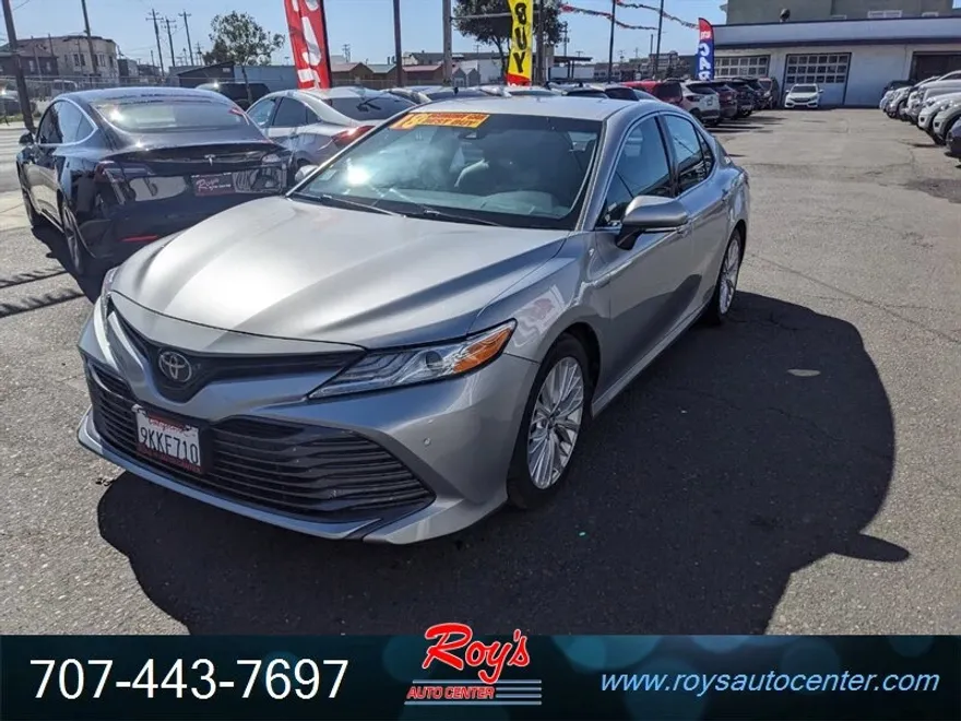2018 Toyota Camry XLE photo 1