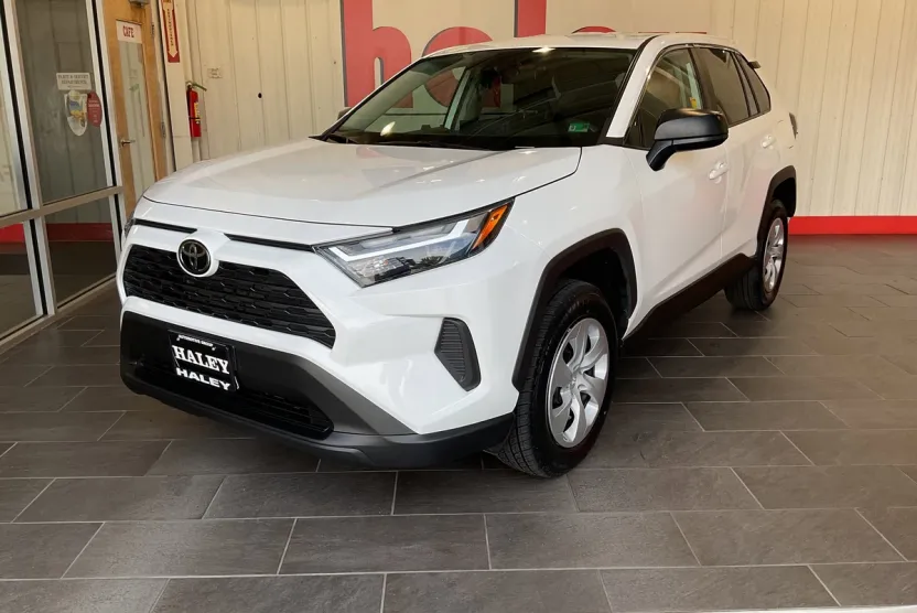 2024 Toyota RAV4 LE photo 1