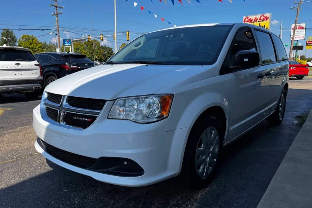 2019 Dodge Grand Caravan SE photo 1