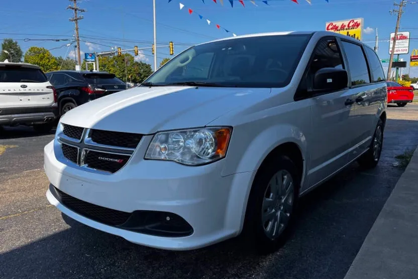 2019 Dodge Grand Caravan SE photo 1