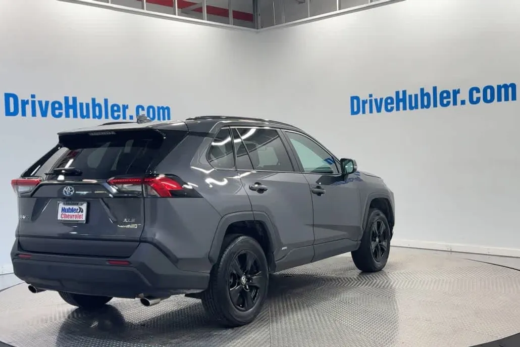 2023 Toyota RAV4 Hybrid XLE photo 1