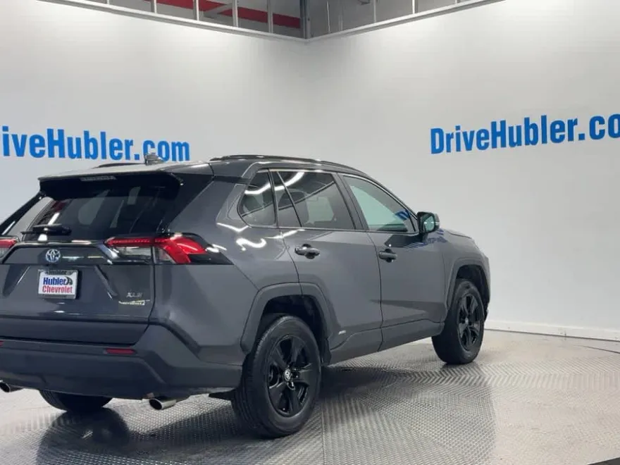2023 Toyota RAV4 Hybrid XLE photo 1