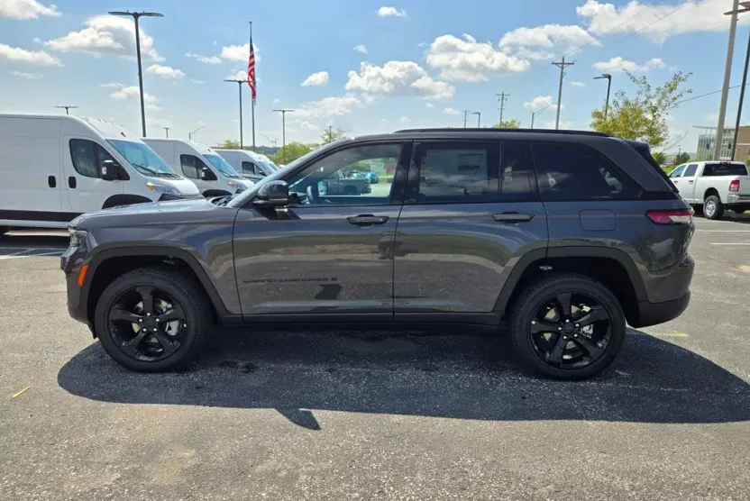 2025 Jeep Grand Cherokee Limited photo 1