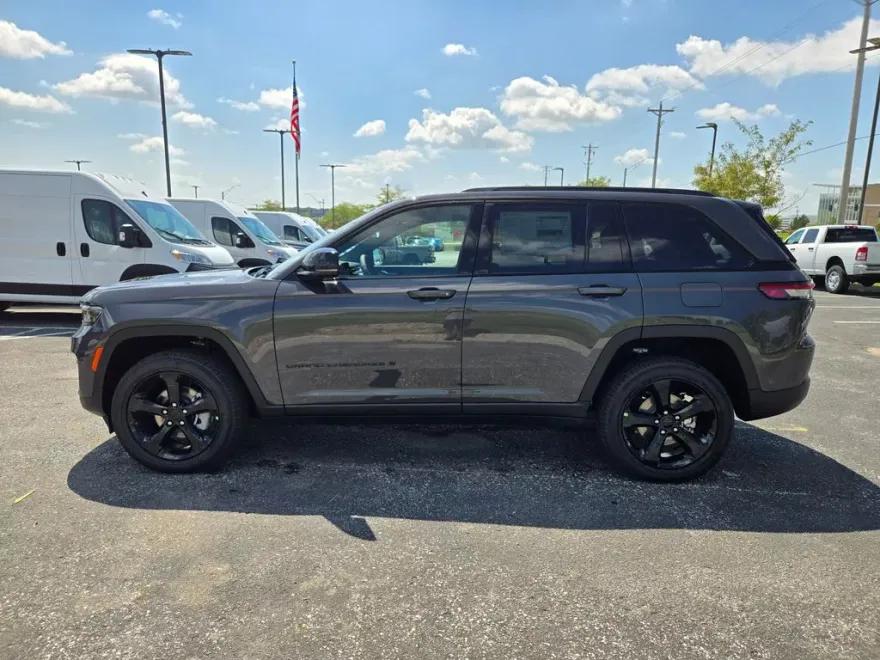 2025 Jeep Grand Cherokee Limited photo 1