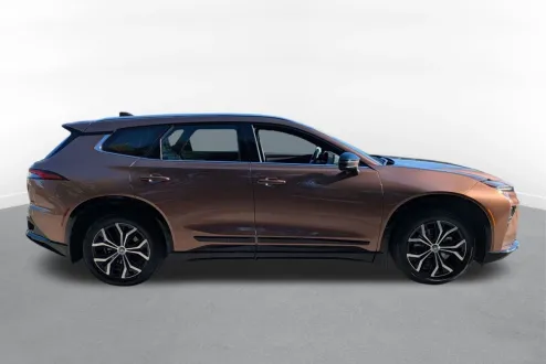 2025 Toyota Crown Signia XLE photo 2