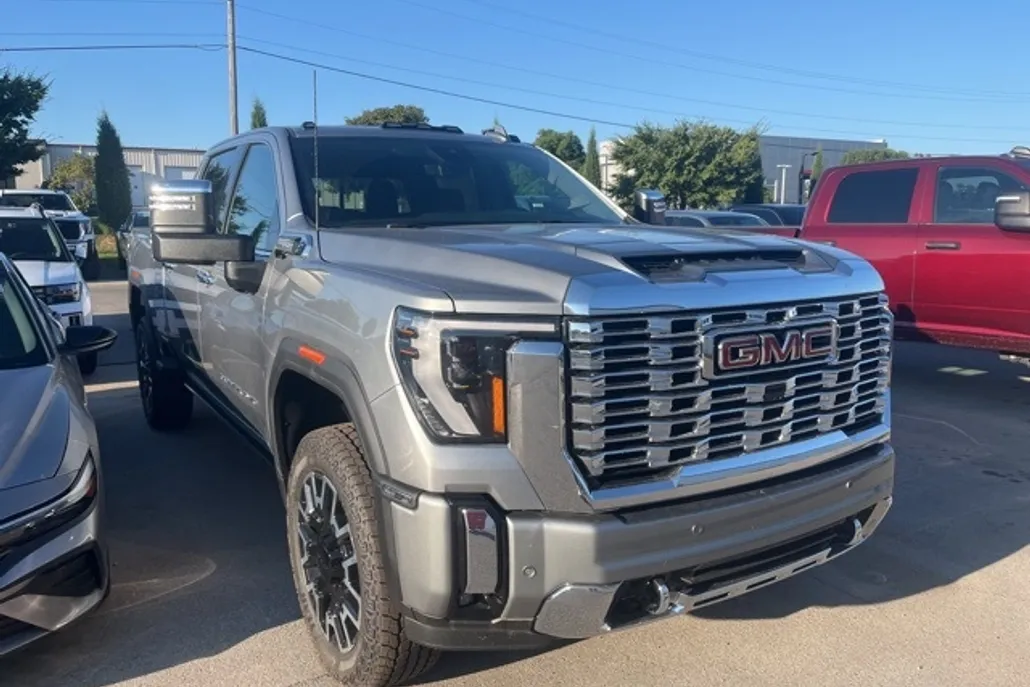2025 Gmc Sierra HD Denali photo 1