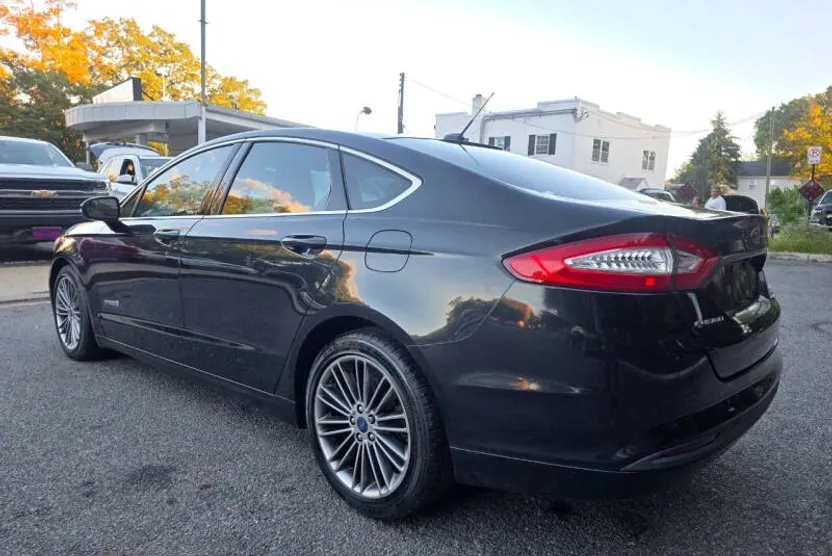 2013 Ford Fusion Hybrid SE photo 1