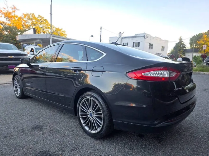 2013 Ford Fusion Hybrid SE photo 1