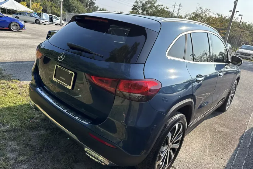 2021 Mercedes Benz GLA 250 photo 1