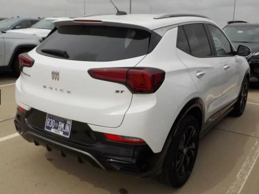 2024 Buick Encore GX Sport Touring photo 1