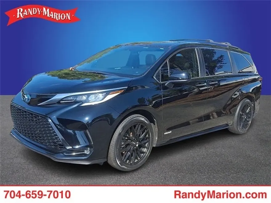 2021 Toyota Sienna XSE photo 1