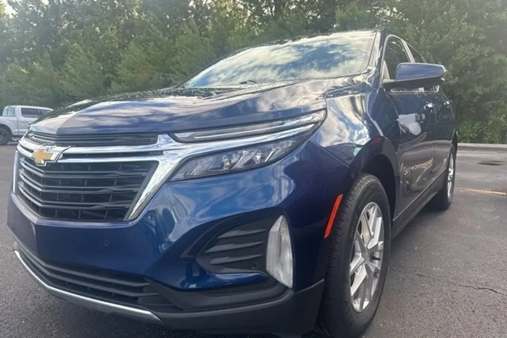 2022 Chevrolet Equinox LT photo 1