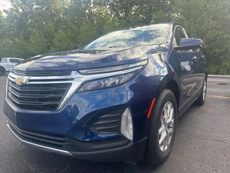 2022 Chevrolet Equinox LT photo 1