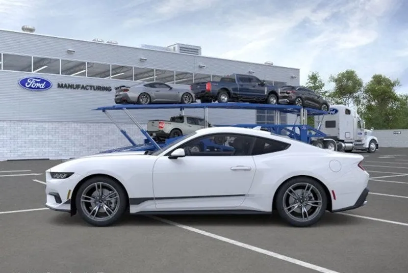 2025 Ford Mustang EcoBoost photo 1