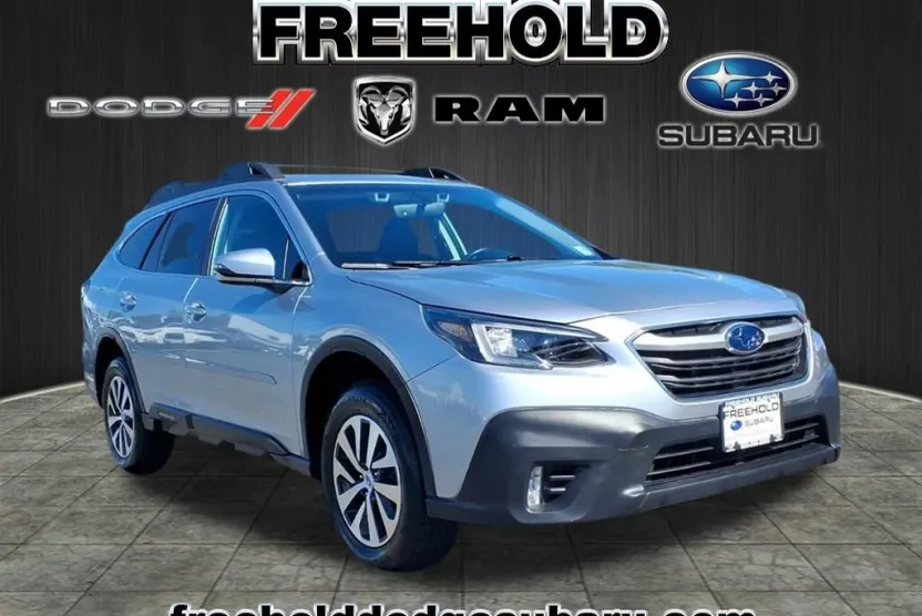 2020 Subaru Outback Premium photo 1
