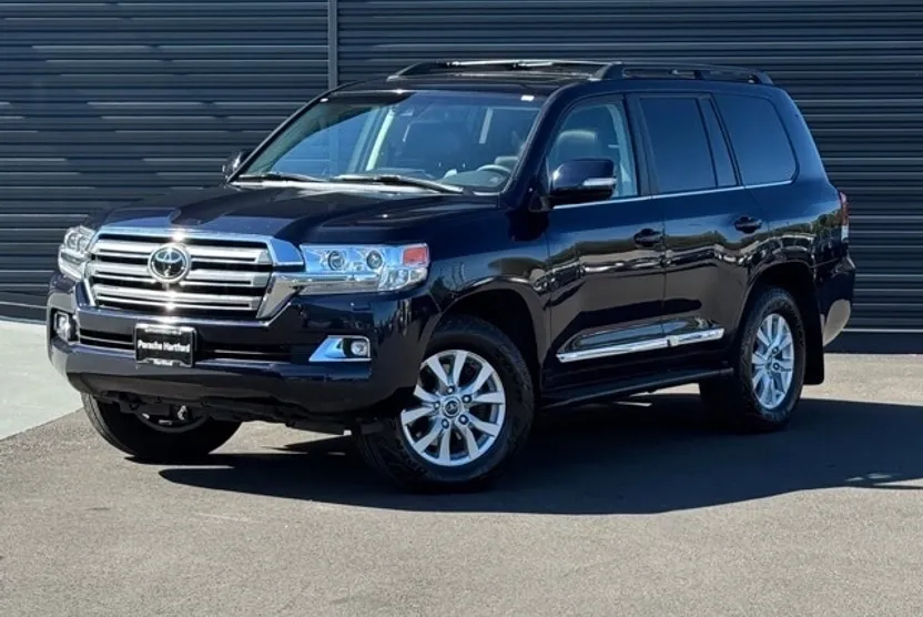 2019 Toyota Land Cruiser Base photo 1
