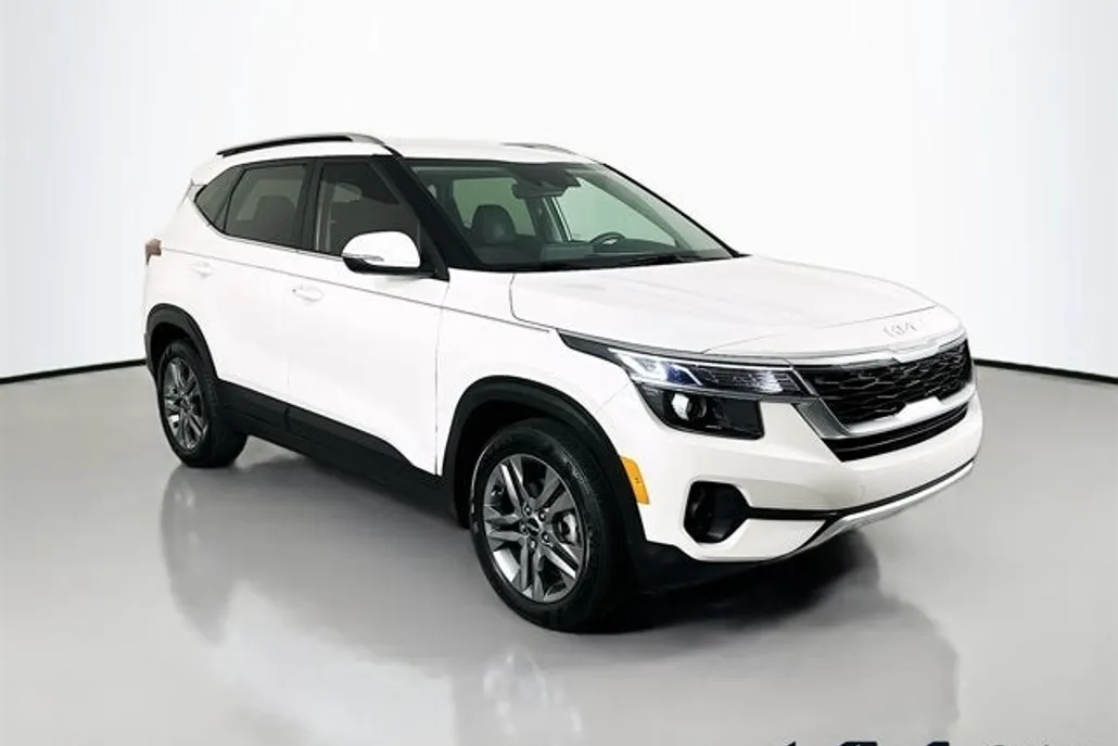 2023 Kia Seltos S photo 1