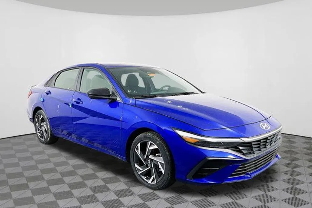 2025 Hyundai Elantra SEL Sport photo 1