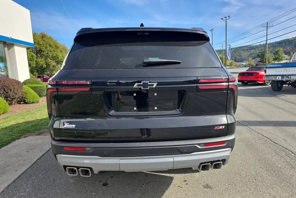 2026 Chevrolet Traverse Z71 photo 1