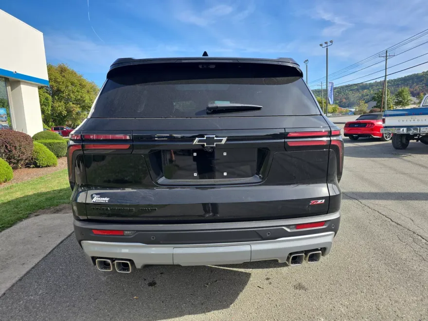 2026 Chevrolet Traverse Z71 photo 1